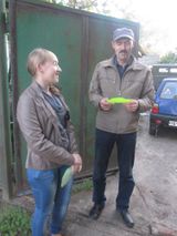Вручение листовок о ПДД волонтерами водителям