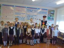 13 сентября в Криворожской СОШ состялось мероприятие, посвященное посвящению первоклассников в пешеходы. Старшеклассники из отряда ЮИД провели с ребятами беседу о правилах дорожного движения, а также провели интересные эстафеты. 